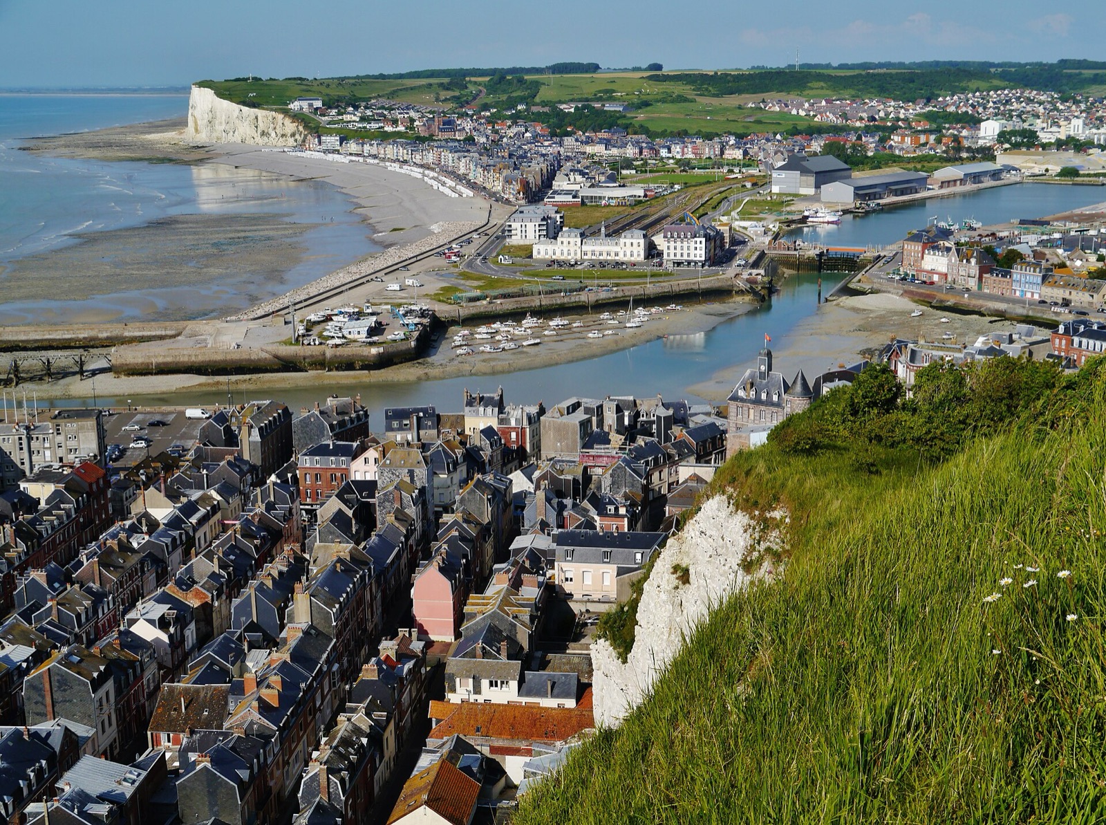 Le Tréport et son port vus depuis la falaise